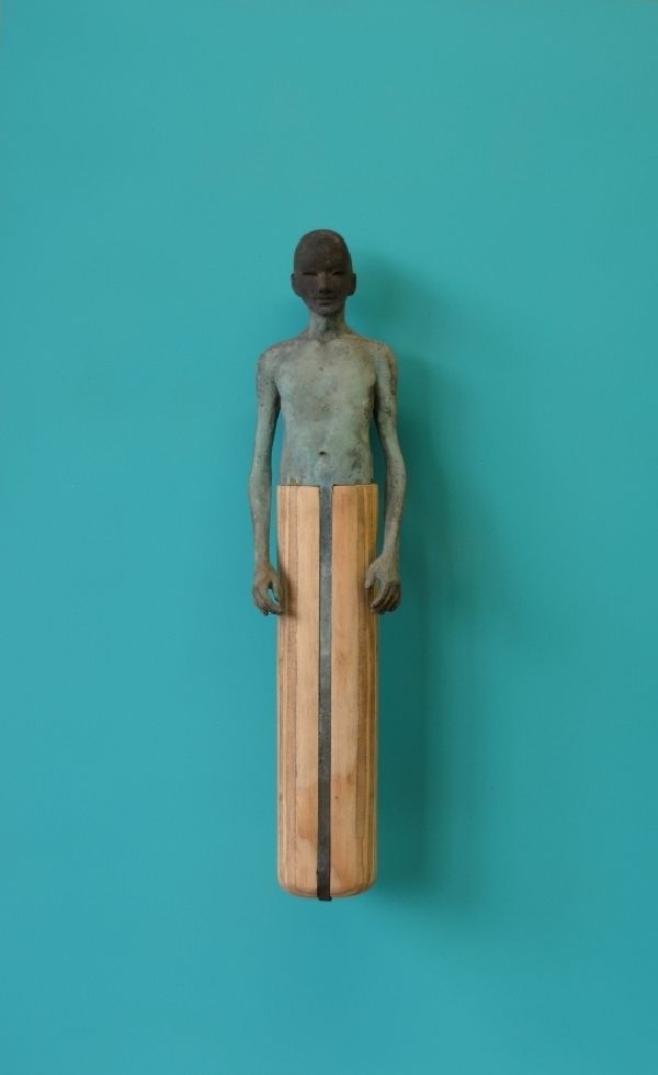 aluminium 1|jesus curia|escultura en bronze i fusta per a penjar a la paret