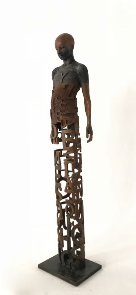 alba|jesus curia|escultura en bronce y madera para colgar